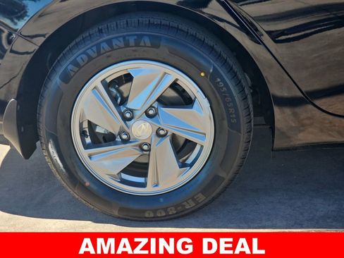 Used 2025 Hyundai Elantra SE image 37