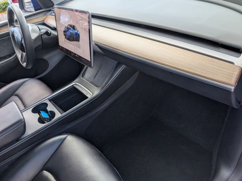 Used 2024 Tesla Model Y 2WD image 18