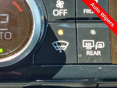 Used 2025 Toyota Highlander Limited AWD/4WD image 27