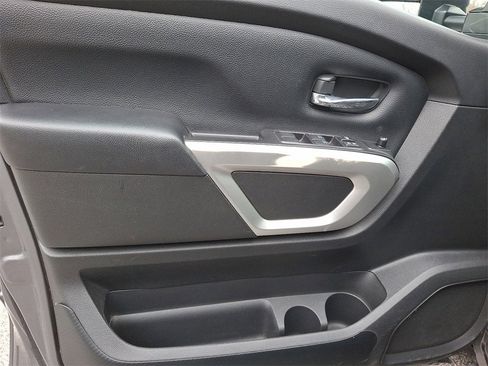 Used 2021 Nissan Titan SV w/ SV Convenience Package image 13