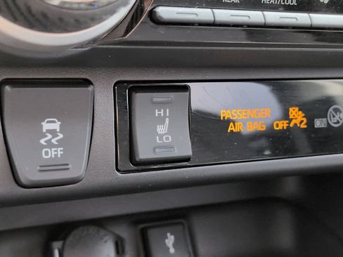 Certified 2020 Toyota RAV4 XLE w/ XLE Grade Weather Package AWD/4WD image 21