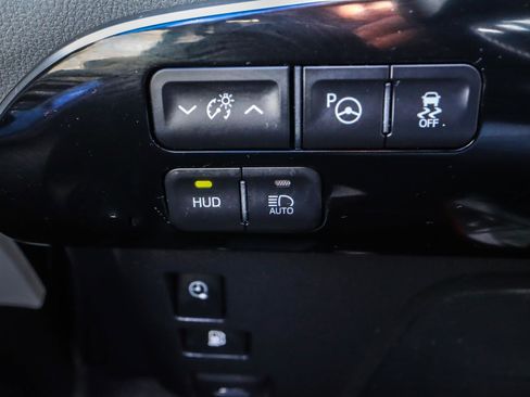 Used 2018 Toyota Prius Prime Premium image 15