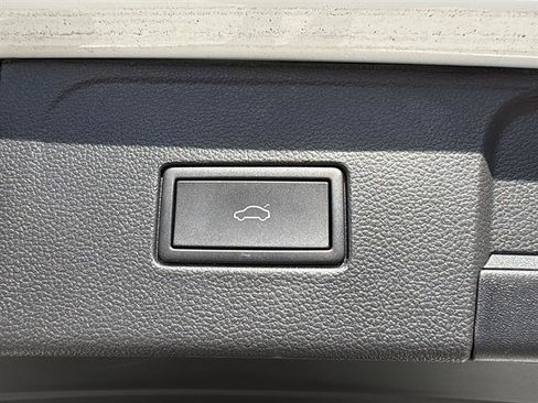 Certified 2023 Volkswagen Atlas SE w/ Panoramic Sunroof Package image 13