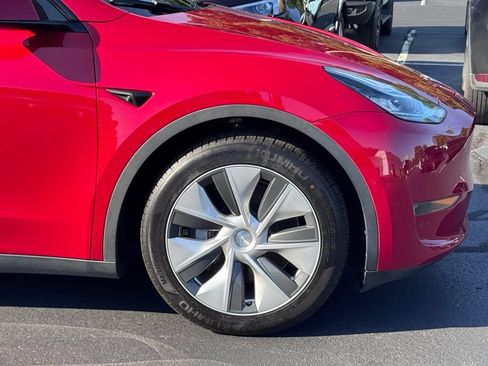 Used 2022 Tesla Model Y Long Range AWD/4WD image 39