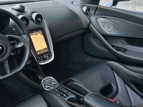 Used 2020 McLaren 600LT Spider RWD image 9