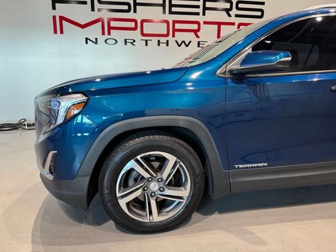 Used 2021 GMC Terrain SLT w/ Infotainment Package II FWD image 3