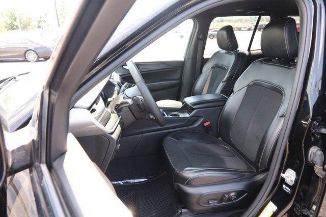 Used 2024 Jeep Grand Cherokee Altitude AWD/4WD image 9