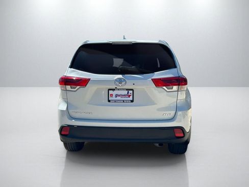 Used 2019 Toyota Highlander XLE image 6