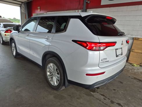 Used 2024 Mitsubishi Outlander ES AWD/4WD image 3
