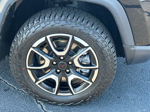 Used 2025 Jeep Compass Trailhawk w/ Trailhawk Elite Group AWD/4WD image 12