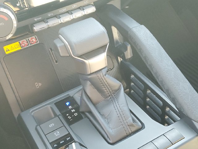 Used 2024 Toyota Tacoma SR5 AWD/4WD image 31