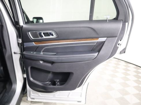 Used 2019 Ford Explorer Limited w/ Class III Trailer Tow Package image 28