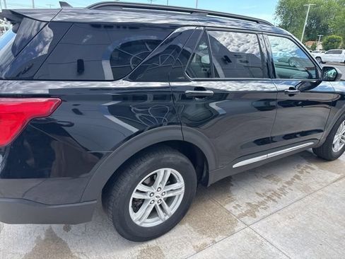 Used 2023 Ford Explorer XLT w/ Equipment Group 202A AWD/4WD image 17
