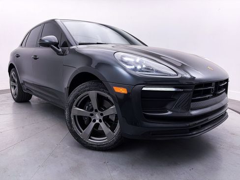 Used 2024 Porsche Macan AWD/4WD image 1