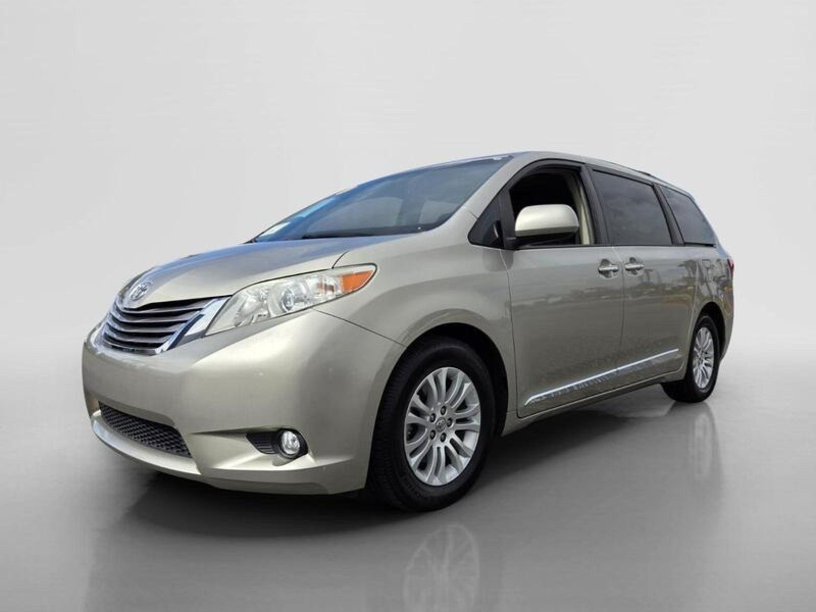 Used 2017 Toyota Sienna XLE Premium FWD image 8