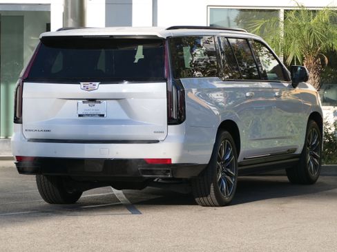 Certified 2021 Cadillac Escalade ESV Sport w/ Driver Assist Tech Package image 6