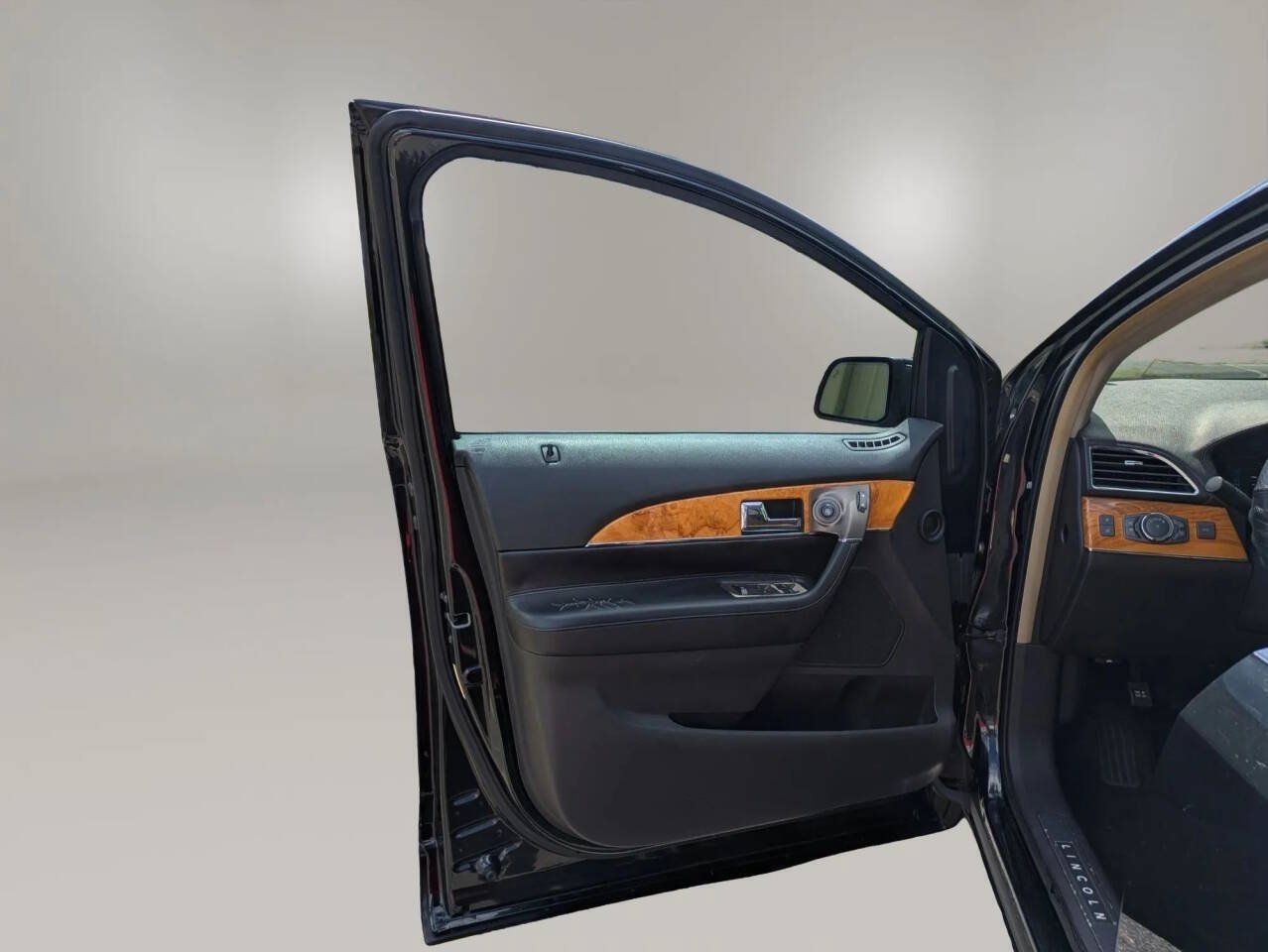Used 2012 Lincoln MKX AWD image 19