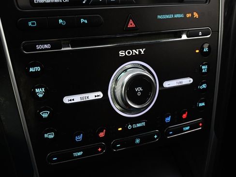 Used 2016 Ford Explorer Platinum AWD/4WD image 32