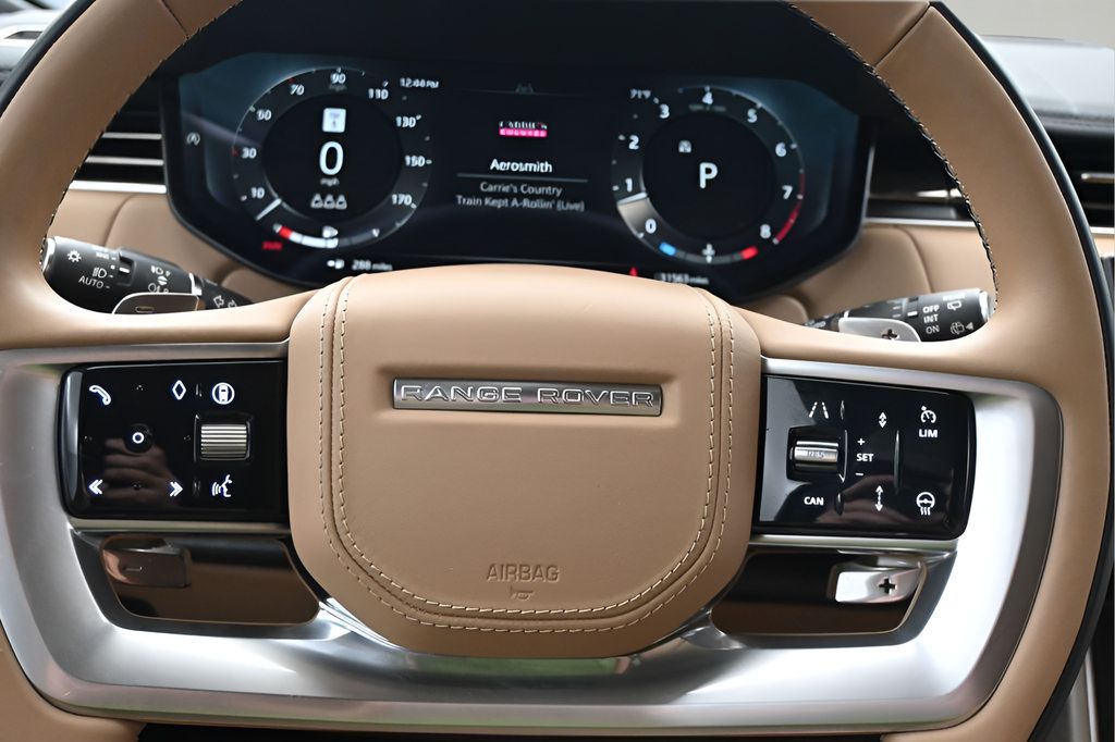 Used 2025 Land Rover Range Rover SE AWD/4WD image 17