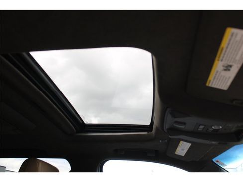 Used 2018 Cadillac Escalade Platinum AWD/4WD image 12