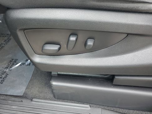 Used 2020 GMC Yukon SLE w/ SLE Value Package image 12