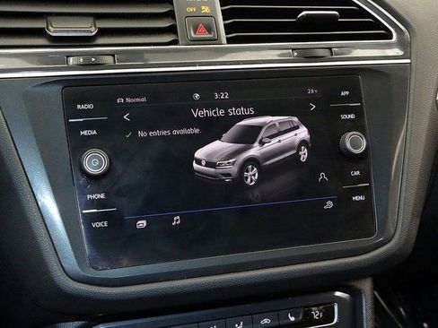 Used 2020 Volkswagen Tiguan SE image 17