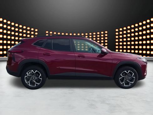 Used 2024 Chevrolet Trax LT FWD image 9