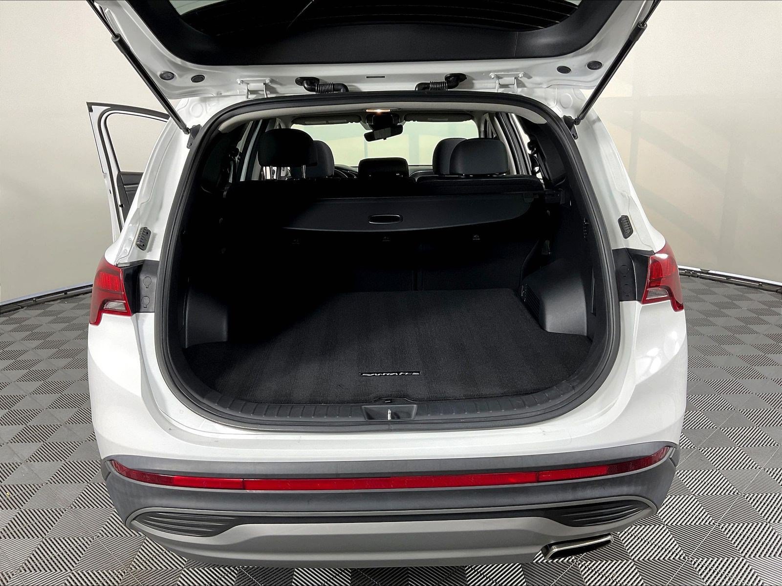 Used 2023 Hyundai Santa Fe SE w/ Cargo Package AWD/4WD image 38