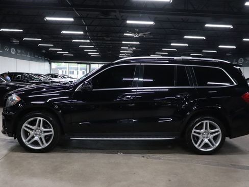 Used 2016 Mercedes-Benz GL 550 4MATIC image 2