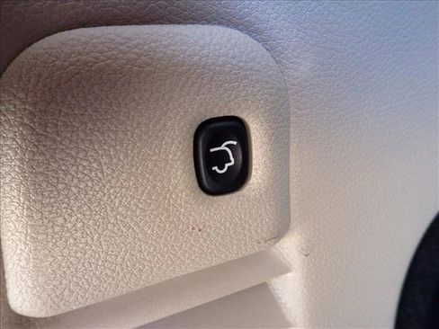 Used 2018 Jeep Grand Cherokee Limited w/ Luxury Group II image 9