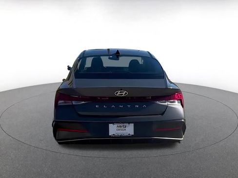 Used 2025 Hyundai Elantra SEL image 11
