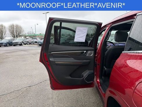 Used 2025 Buick Enclave Avenir AWD/4WD image 28