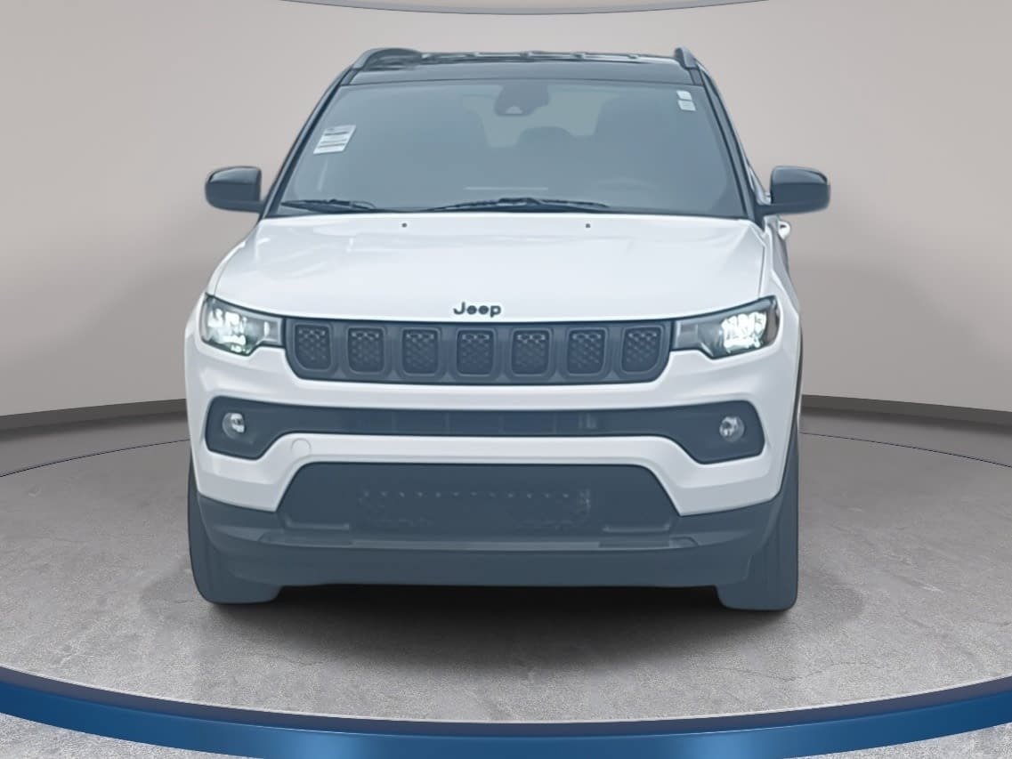Used 2023 Jeep Compass Latitude AWD/4WD image 2
