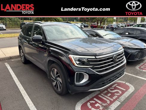 Used 2024 Volkswagen Atlas SE FWD image 1