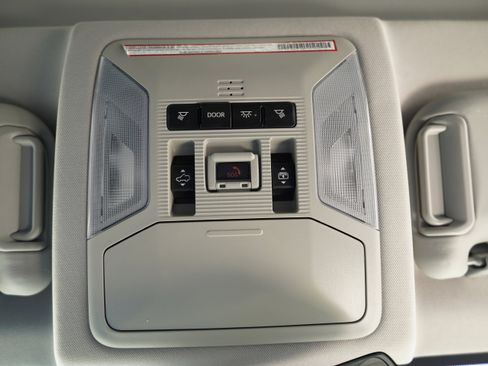 Used 2021 Toyota RAV4 Limited image 24