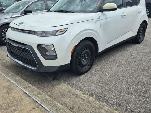 Used 2021 Kia Soul LX FWD image 1