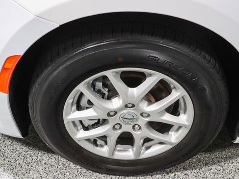 Used 2023 Chrysler Pacifica Touring-L FWD image 11
