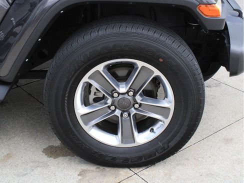 Used 2022 Jeep Wrangler Unlimited Sahara AWD/4WD image 37