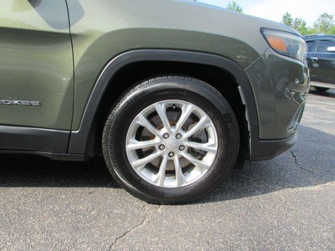Used 2019 Jeep Cherokee Latitude w/ Popular Appearance Group FWD image 24