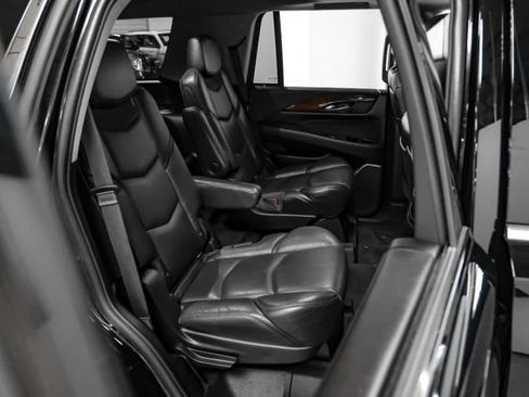 Used 2018 Cadillac Escalade Luxury RWD image 38