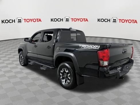 Used 2017 Toyota Tacoma TRD Off-Road image 6