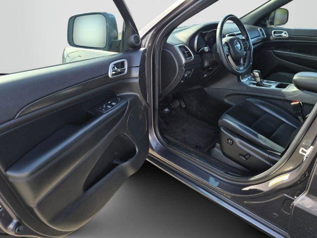 Used 2018 Jeep Grand Cherokee Altitude AWD/4WD image 21