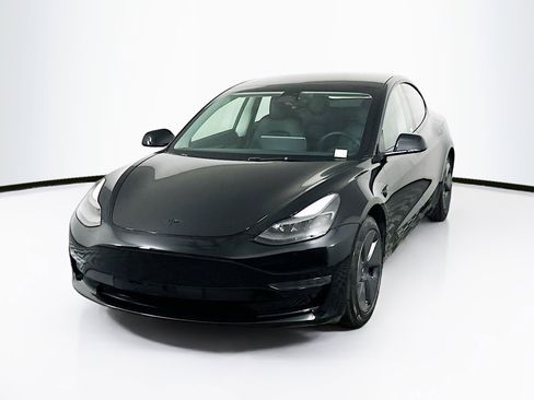Used 2023 Tesla Model 3 Standard Range image 3