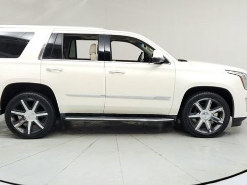Used 2015 Cadillac Escalade Luxury image 6