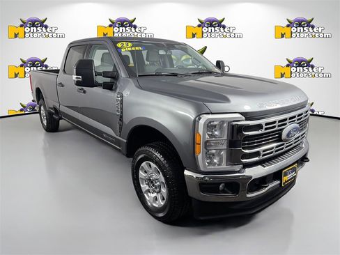Used 2023 Ford F250 XLT image 3