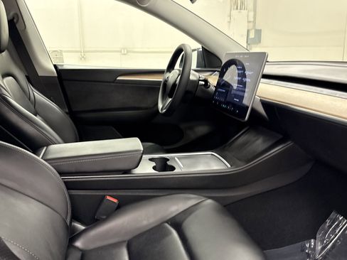 Used 2023 Tesla Model Y Long Range image 25