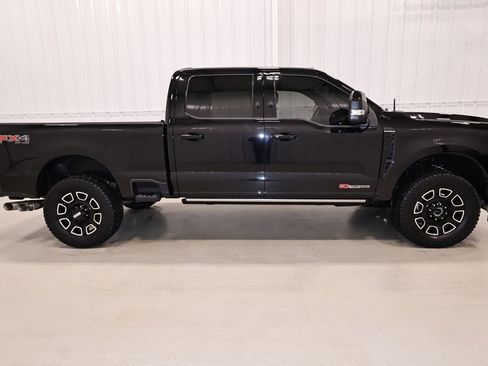 Certified 2025 Ford F350 Platinum w/ FX4 Off-Road Package image 2