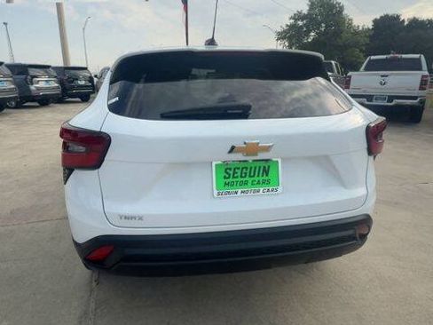 Used 2024 Chevrolet Trax LS FWD image 7