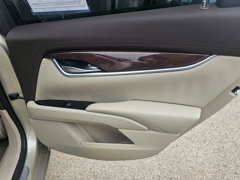 Used 2014 Cadillac XTS Premium image 18