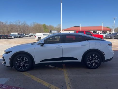 Used 2023 Toyota Crown image 2